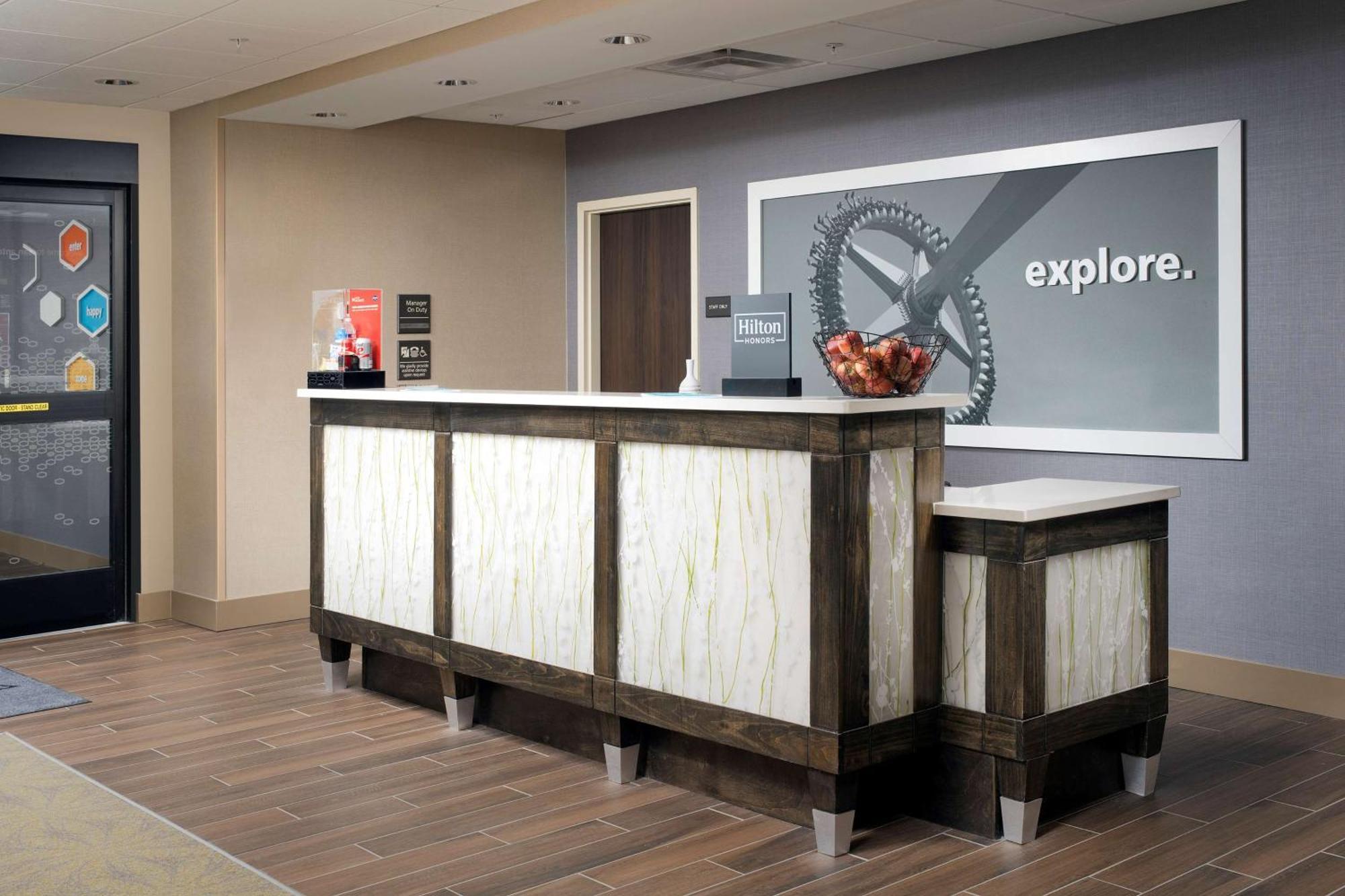 Hampton Inn & Suites San Antonio Lackland Afb Seaworld Exterior photo