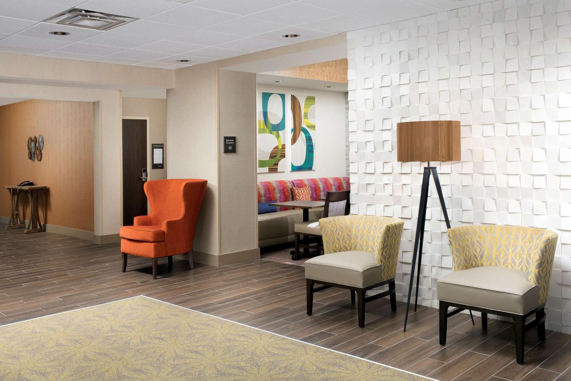 Hampton Inn & Suites San Antonio Lackland Afb Seaworld Exterior photo